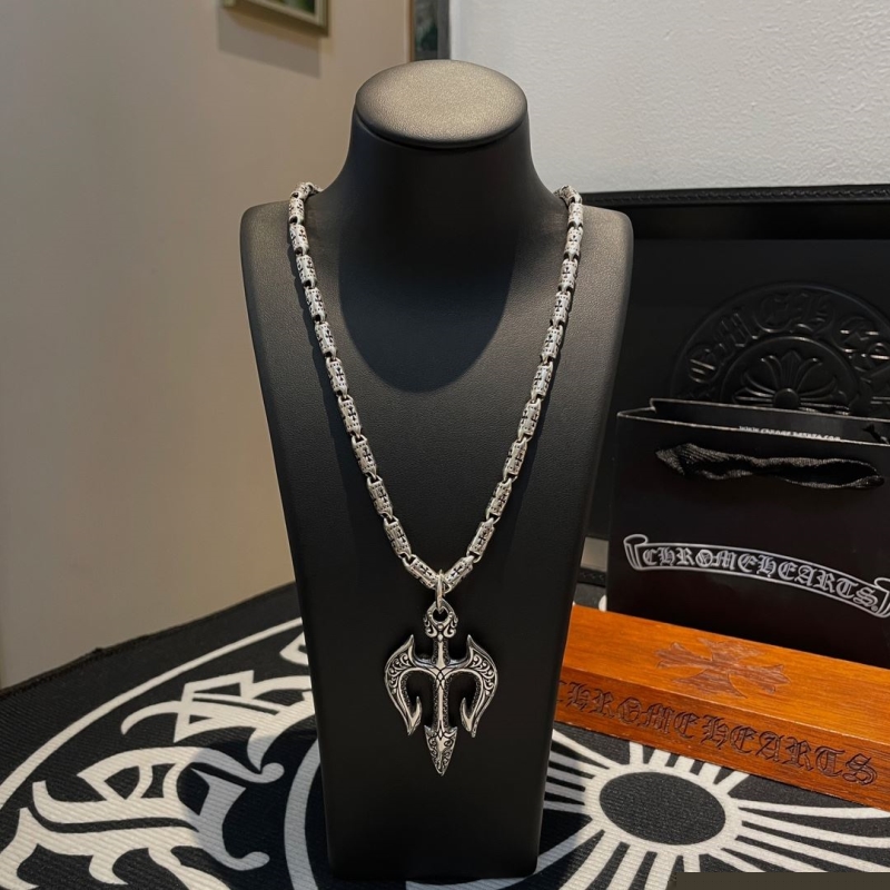 Ch**me He**ts necklaces